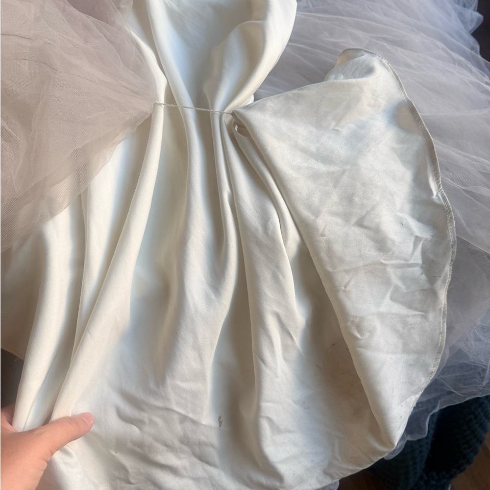 Elegant White Floral Gown - Picture 10 of 12